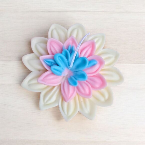 NEW | Handpoured Soy Wax Lotus Flower Candle "Good Fortune" Scent Cotton Wick - Picture 2 of 5